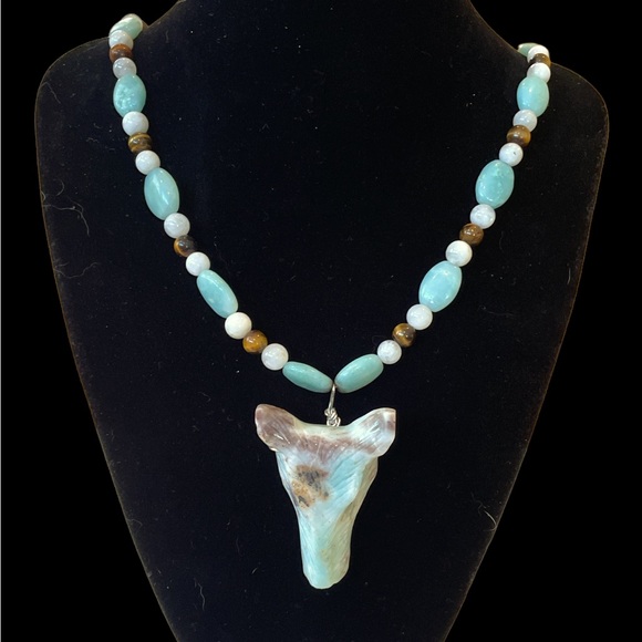 One of a kind Genuine Chalcedony hand carved wolf necklace - Picture 1 of 6